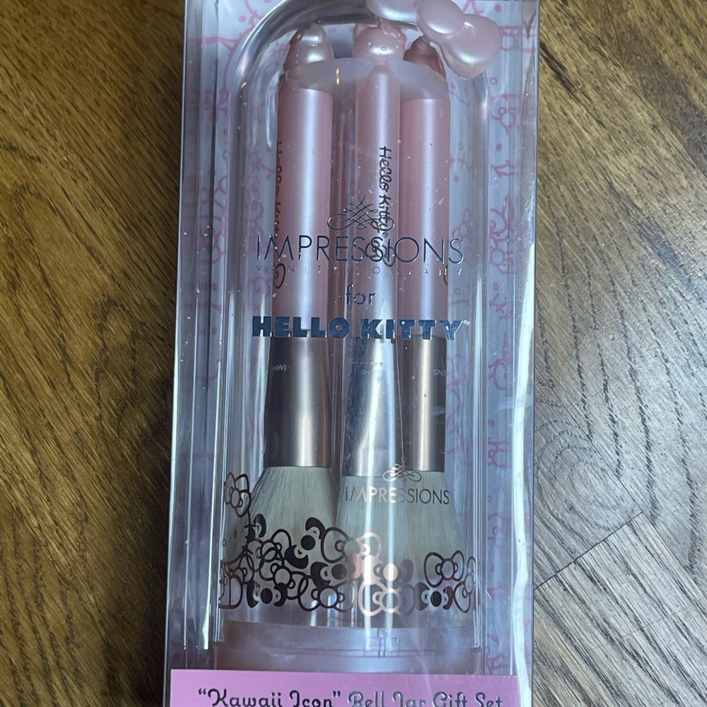 Impressions Hello Kitty Pink Brush Set